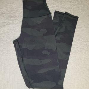ALO Camo Leggings